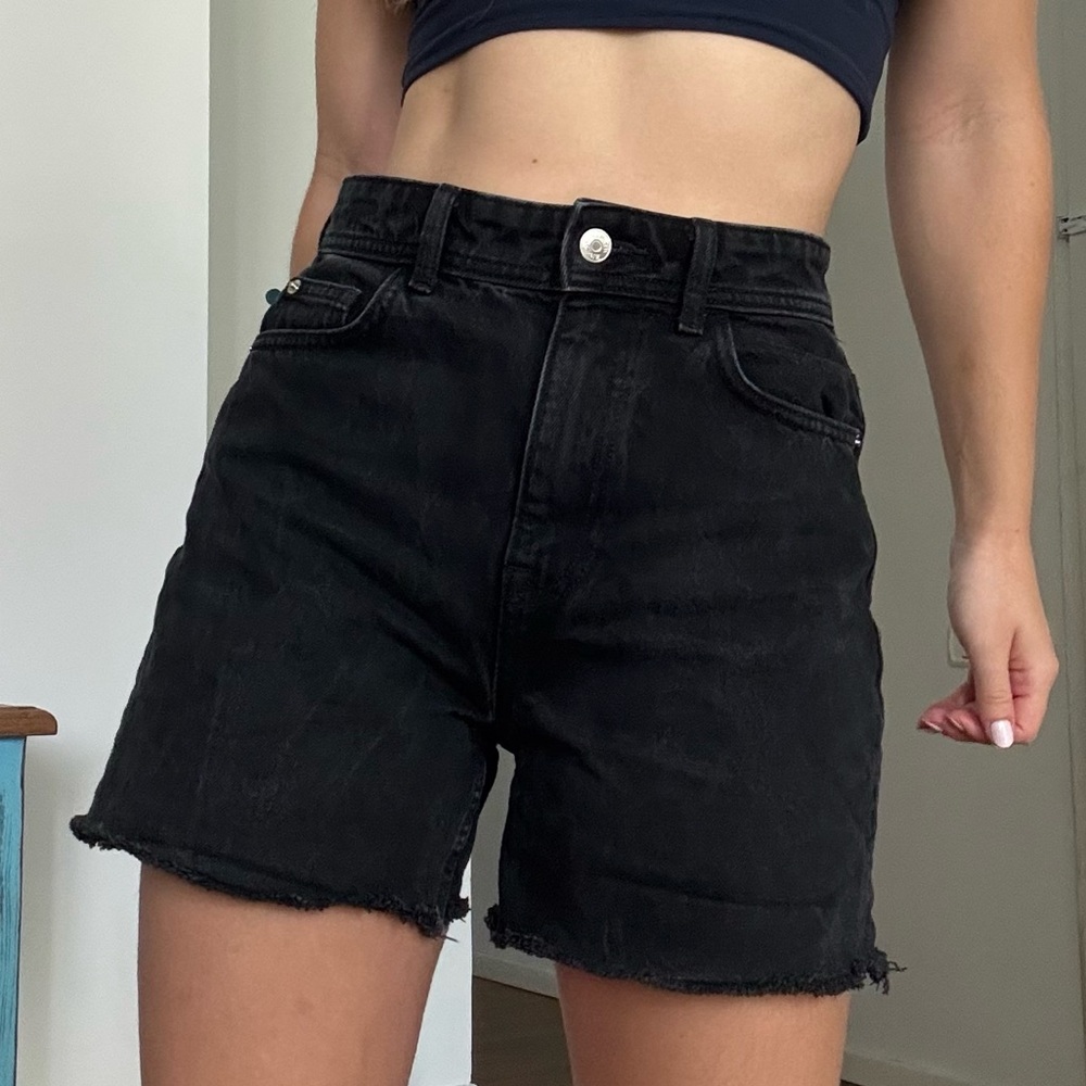 NWOT - Zara High-Rise Black Bermuda Shorts, Frayed Hem, Zip/Button Closure, US 4